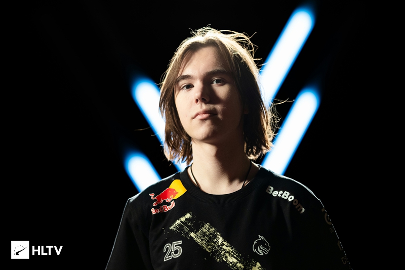 因OMG战队选手进入居家隔离状态，明日OMG对阵FPX的比赛将延期举行